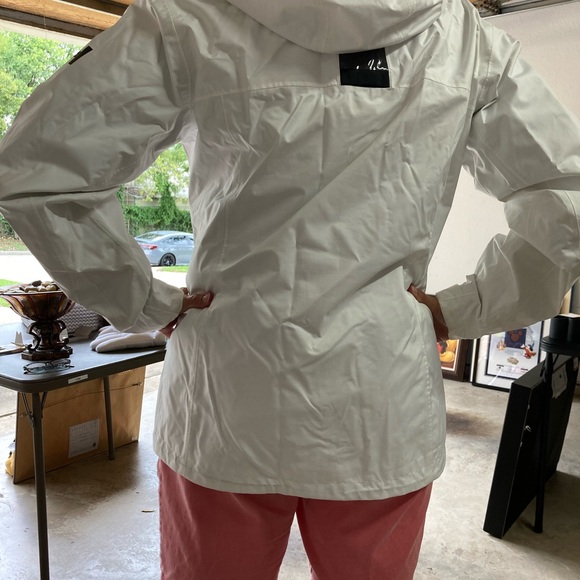 Helly Hansen Disney jacket - Picture 9 of 10